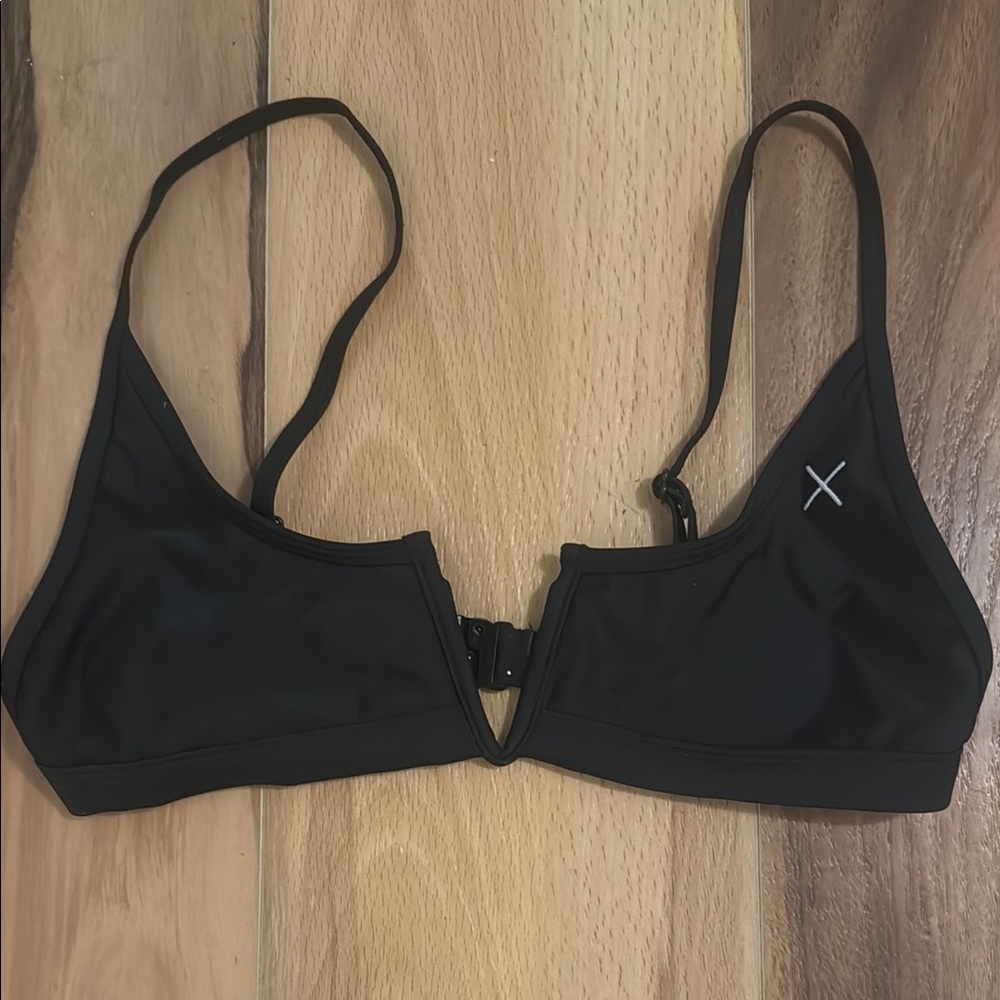 Boutine LA Manhattan Black V-cut top